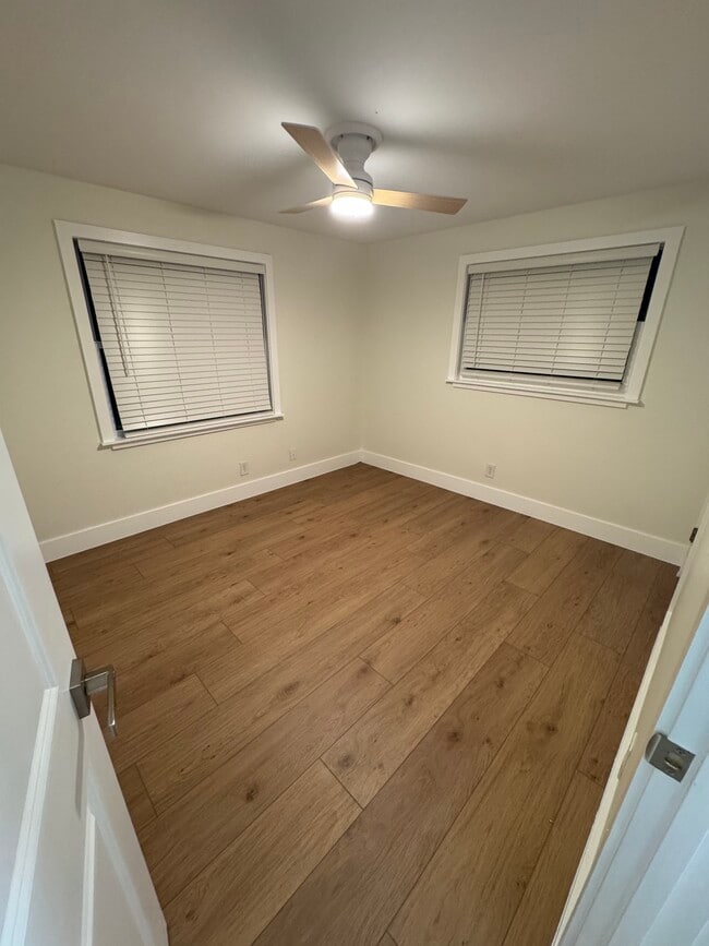 Building Photo - 6070 Longchamp Dr