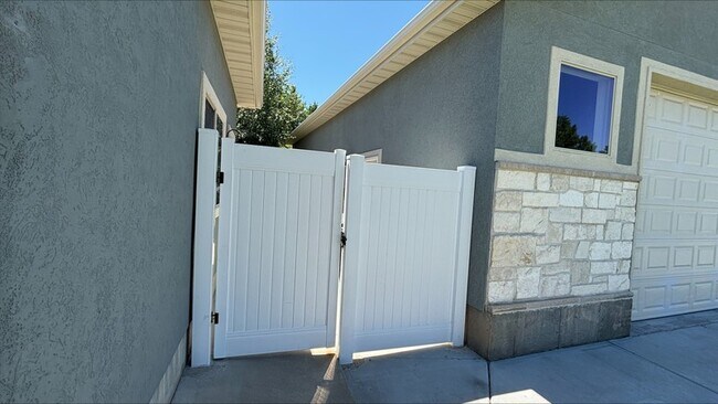Foto del edificio - 1407 Flint Meadow Dr
