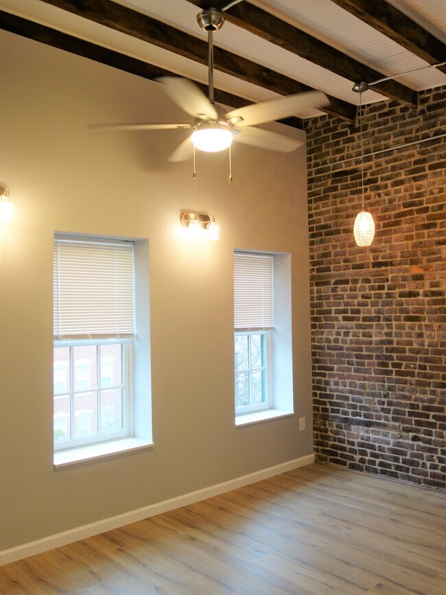 Building Photo - 194 Washington St