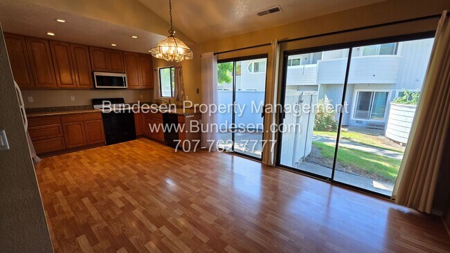 Foto del edificio - Charming Condo in Plum Tree Subdivision - ...