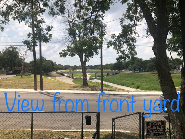 Foto del edificio - 2705 El Paso St