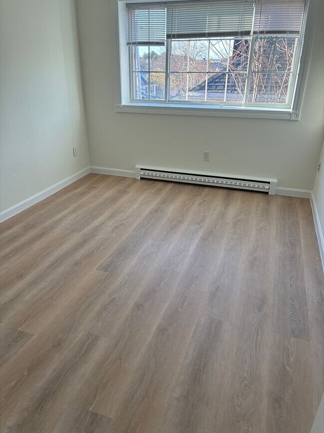 Foto del edificio - Nicely updated 2 bed unit near the Green Line in Brighton