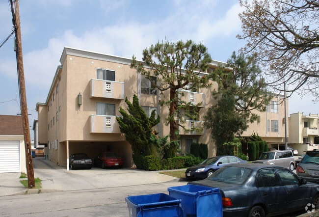 Building Photo - 1020 S Sherbourne Dr