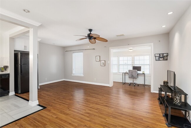 Building Photo - 2824 Briarhurst Dr
