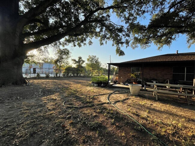 Building Photo - 5930 Killough St