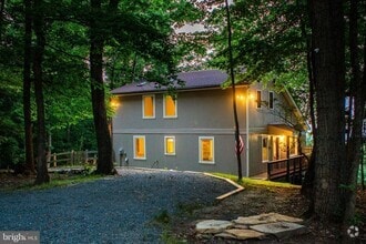 Building Photo - 1619 Summit Dr