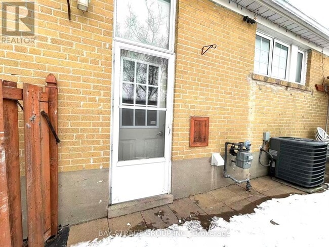 Building Photo - 368 Browndale Crescent