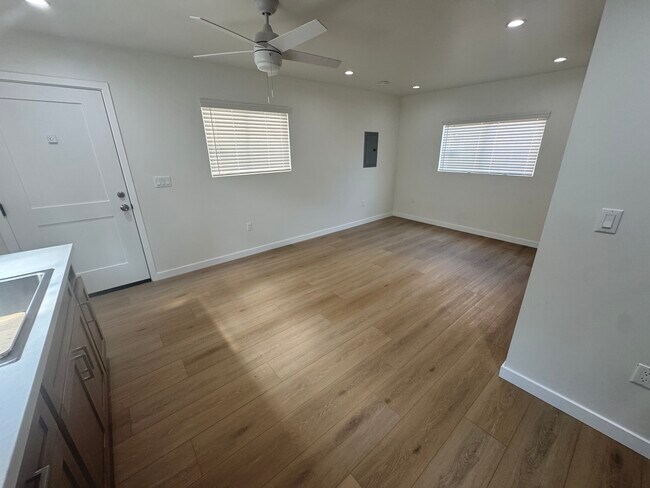 Foto del edificio - 1839 Lowe St