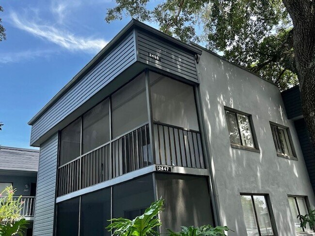 Foto del edificio - MOVE IN NOW!! 2ND FLOOR CORNER 2x2 UNIT WITH SCREENED IN PORCH!