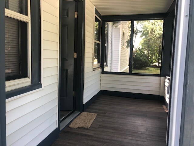 Building Photo - 19234-19235 5 Points St