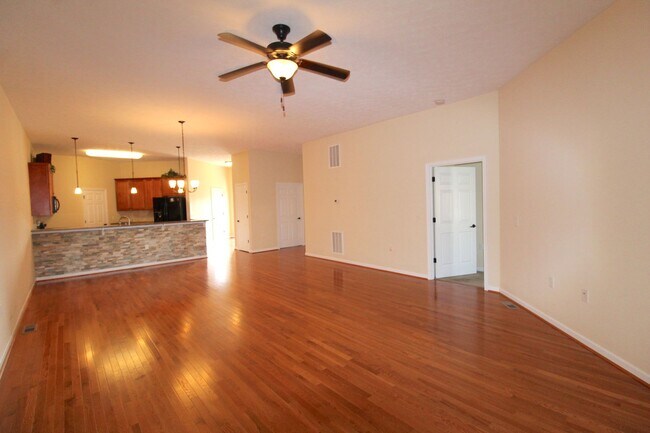 Foto del edificio - Beautiful duplex for rent- 106 Hollen Mill...