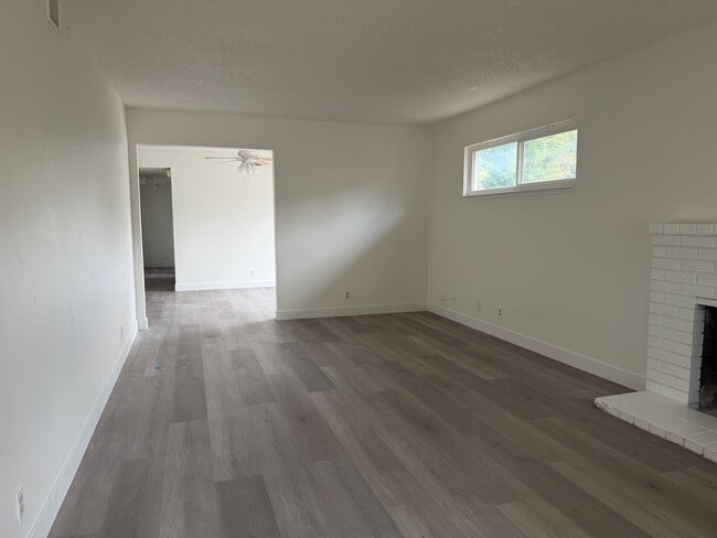 Building Photo - 2635 Moderna Ct