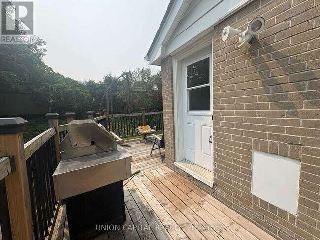 Building Photo - 248 James Ave