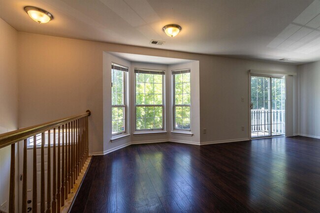 Building Photo - 14 Buttonwood St