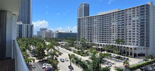 Building Photo - 3725 S Ocean Dr