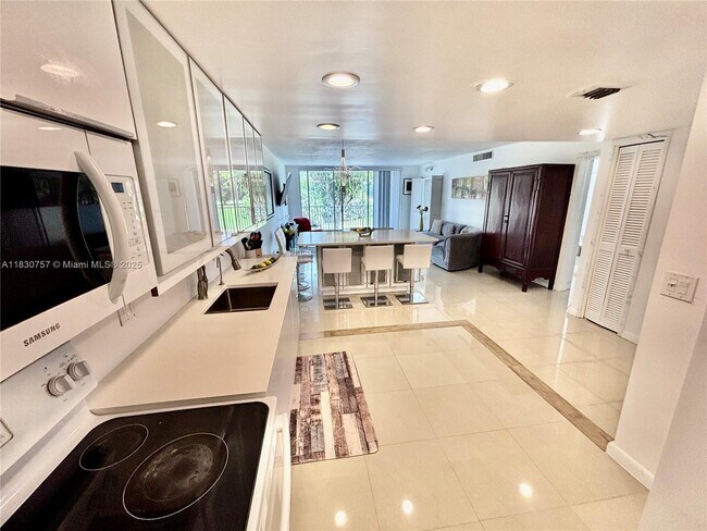 Foto del edificio - 3051 S Palm Aire Dr