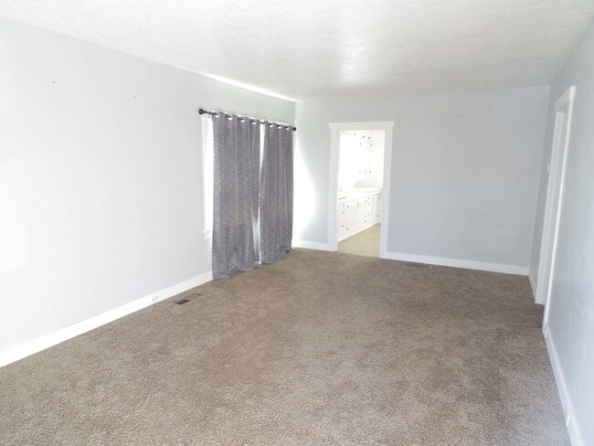 Foto del edificio - Cute Remodeled Bungalow 2 Bedrooms