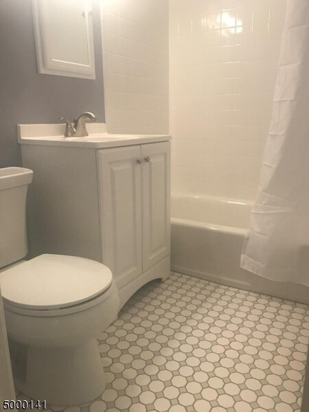 Foto principal - 102 Paterson Ave