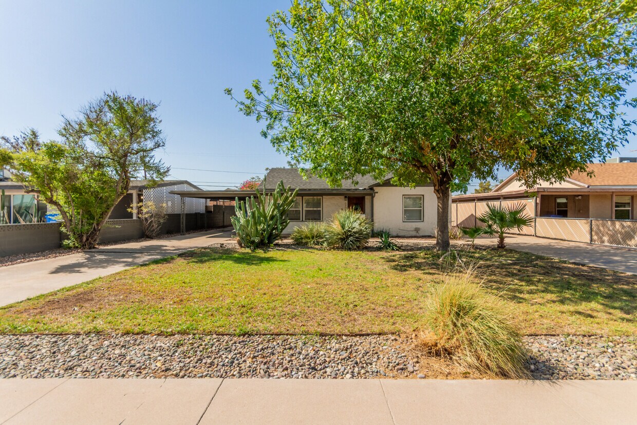 Foto principal - 2455 E Amelia Ave