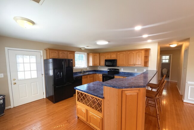 Building Photo - 42802 Higgs Ln