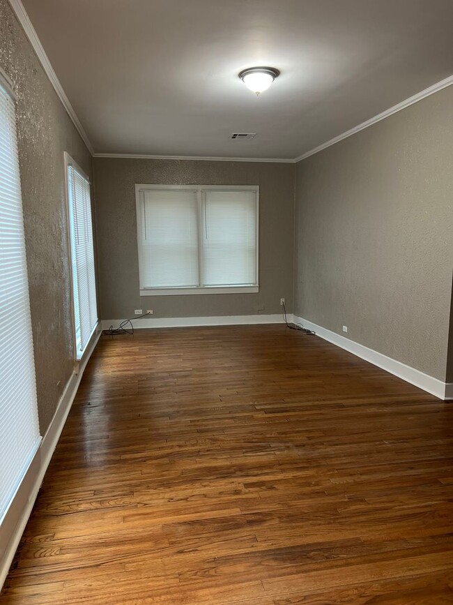 Building Photo - Home for lease