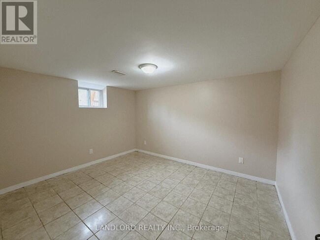 Building Photo - 220 Ellington Dr