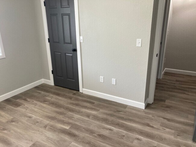Foto del edificio - Newly Renovate 2 Bedroom 1.5 Bathroom Town...