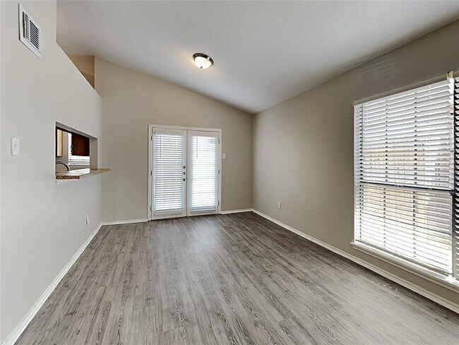 Building Photo - 7811 Bluff Trail Dr