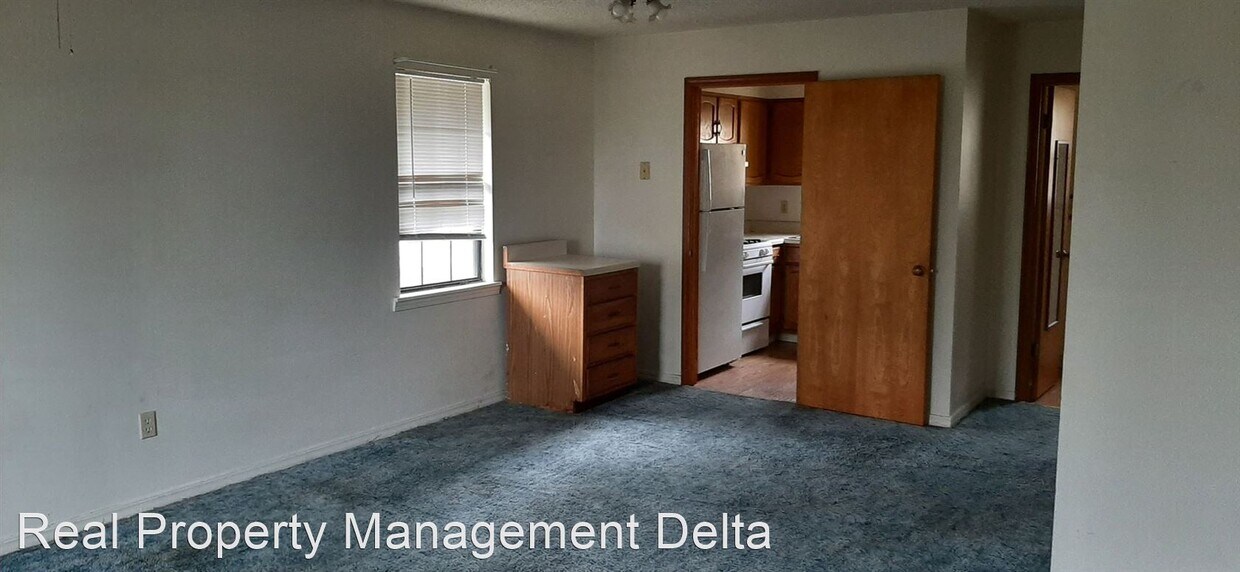 Primary Photo - 2 br, 1 bath House - 636 N Van Buren St.