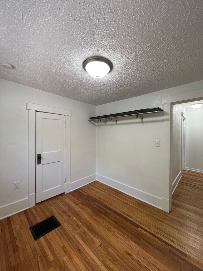 Building Photo - 2603 S 11th St