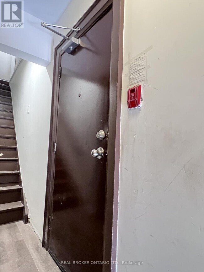 Photo du bâtiment - 770 St Clair Ave W