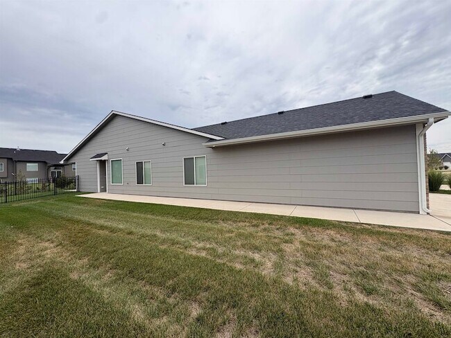 Building Photo - 2921 S Maize Ct
