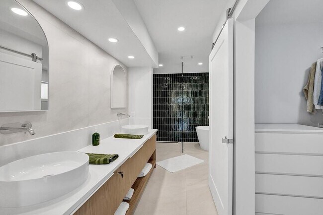 Foto del edificio - Northeast 31st Avenue, Fort Lauderdale, FL 33308 - 4 BR 3 BA single-family home