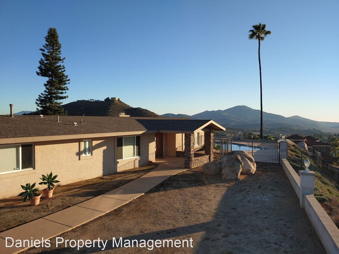 Primary Photo - 4 br, 2 bath House - 1207 Vista Grande Rd.