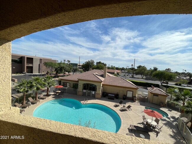 Foto del edificio - 2134 E Broadway Rd