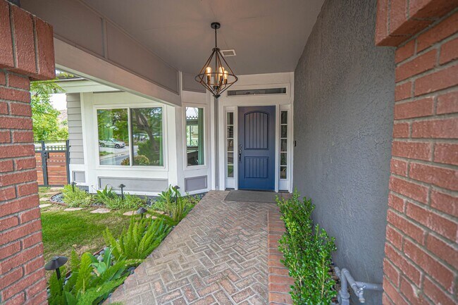 Foto del edificio - 4 Bedroom Home for Rent in Saugus!