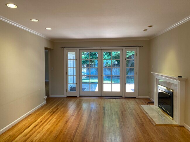 Building Photo - 356 Pineview Dr