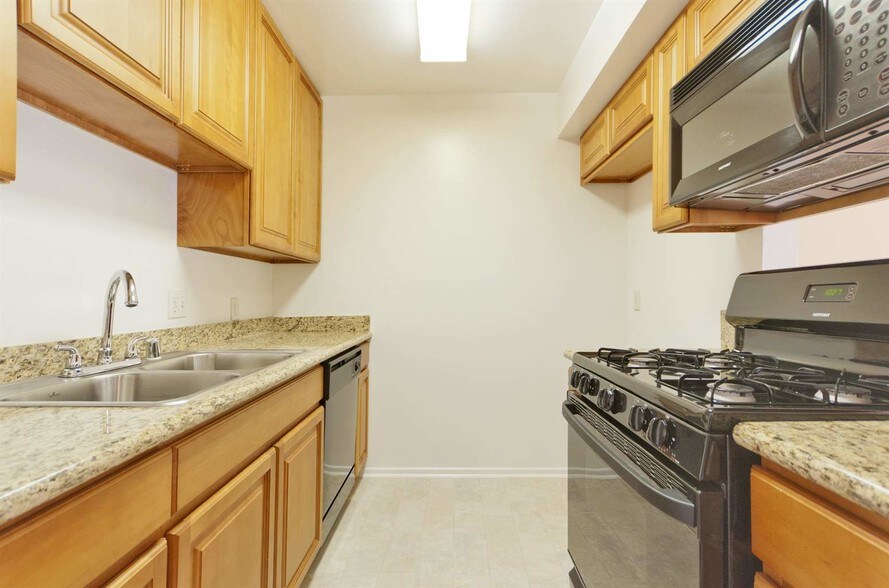 Chatsworth Plaza Apartments Rentals Chatsworth, CA