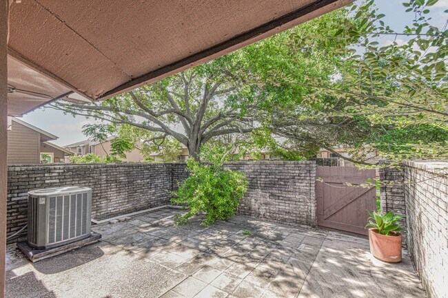 Building Photo - 12663 Wellington Park Dr