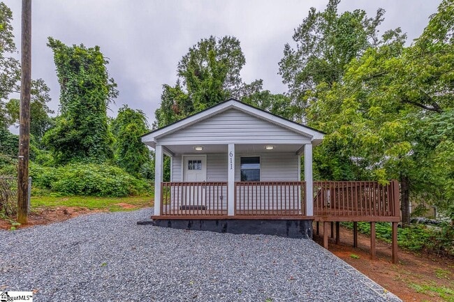 Building Photo - 611 Hunters Ct