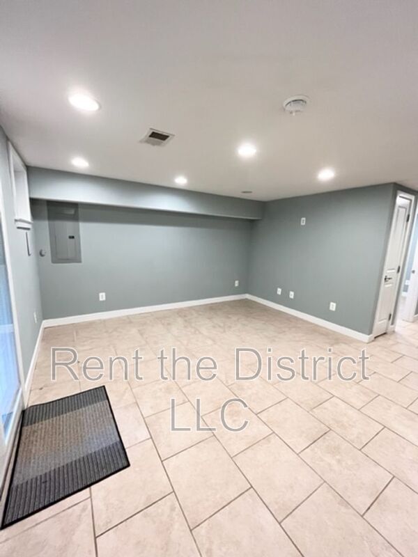 Foto del edificio - 421 Newton Pl NW