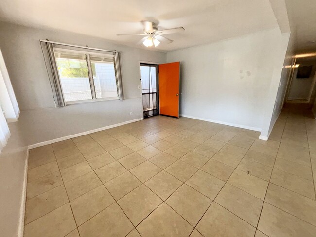 Building Photo - Single Family. Pet Friendly. Street Parkin...