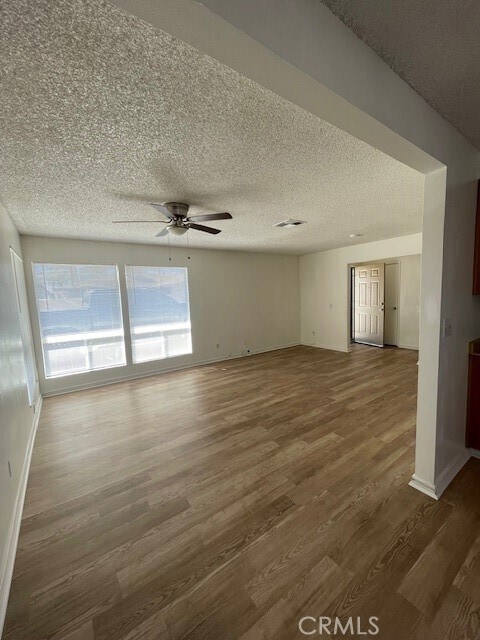 Foto del edificio - 876 W Whittier Ave