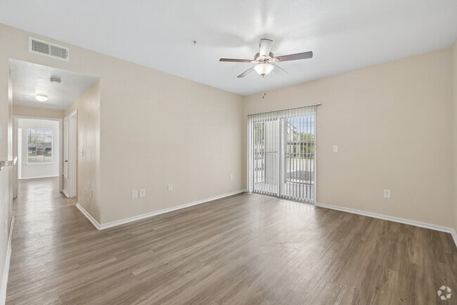 2BR, 2BR - 968SF - Living Room - Eagle Ridge