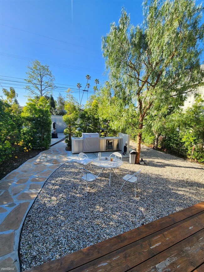 Building Photo - 2 br, 1 bath Duplex - 664 Westminster Aven...