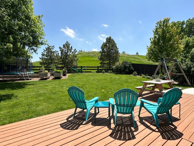 Building Photo - Open floor plan and backs to Open Space! 4...