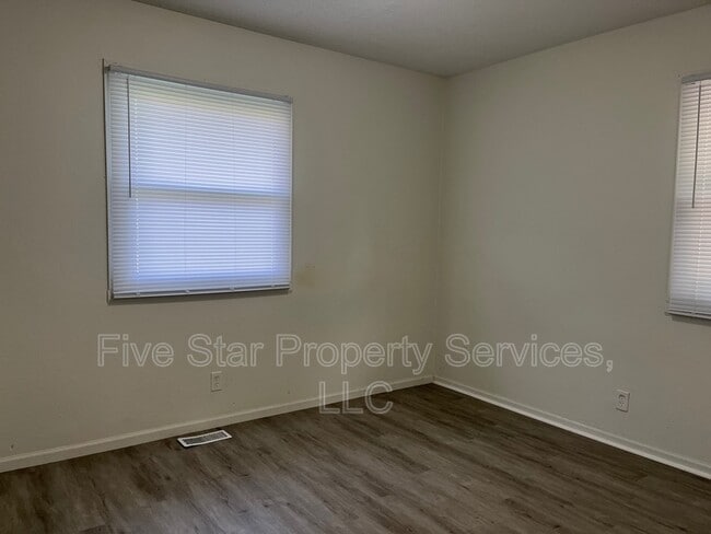 Building Photo - 404 E Madison St