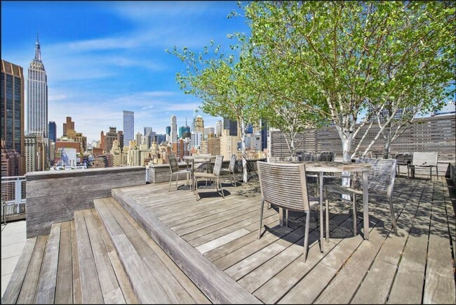 Building Photo - 225 E 34th St