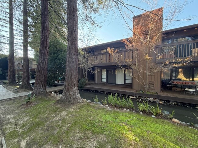 Building Photo - 2 bedroom | 1 bathroom | Condo