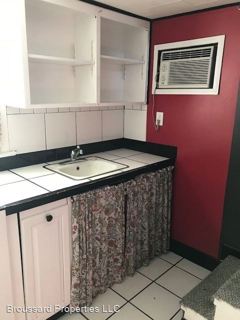 Building Photo - 1 br, 1 bath House - 808 E. University Avenue